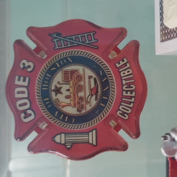 Seagrave Code 3 Fire Engine - Picture 2 of 4